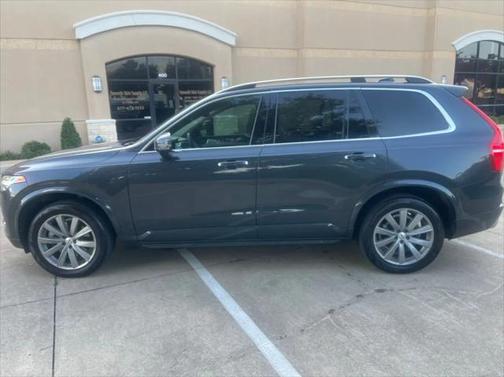 2017 Volvo XC90 T6 Momentum