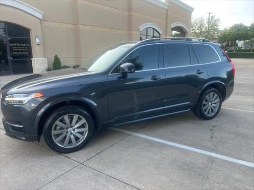 2017 Volvo XC90 T6 Momentum