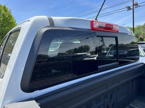Summit White 2022 GMC Canyon AT4