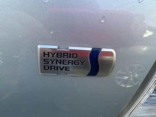 2014 Toyota Prius v Two