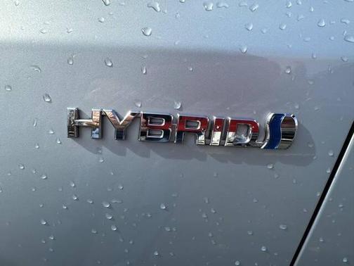 2014 Toyota Prius v Two