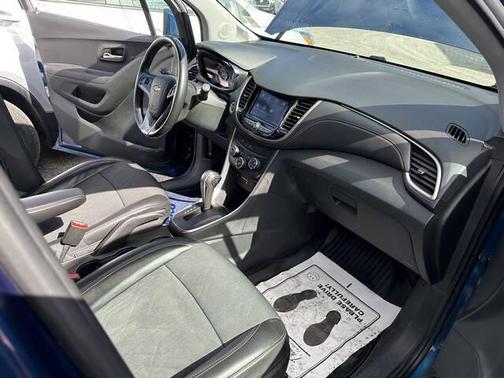 Pacific Blue Metallic 2020 Chevrolet Trax LT