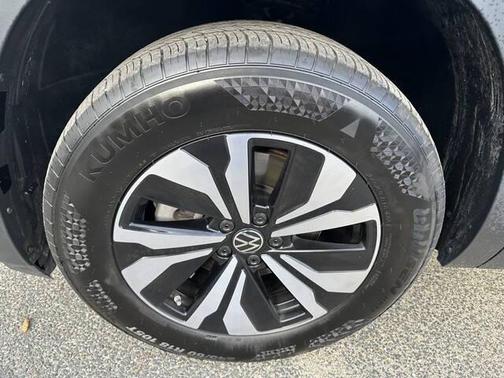 2024 Volkswagen Atlas 2.0T SE