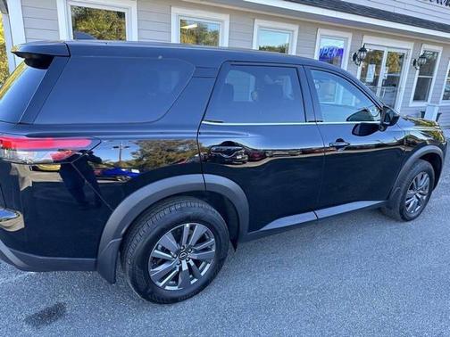 2024 Nissan Pathfinder S 4WD