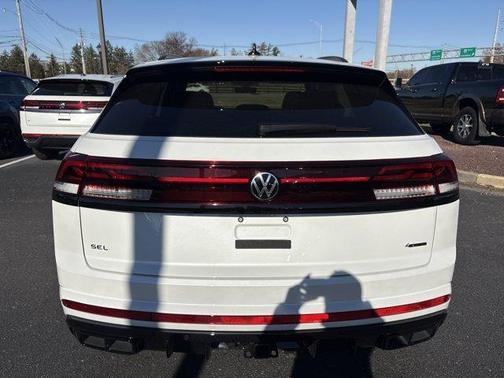 2026 Volkswagen Atlas Cross Sport 2.0T SEL R-Line Black