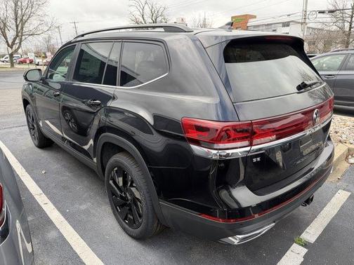 Deep Black Pearl Effect 2026 Volkswagen Atlas 2.0T SE W/TECHNOLOGY