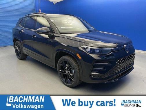 Deep Black Pearl Effect 2026 Volkswagen Tiguan 2.0T SE R-Line Black