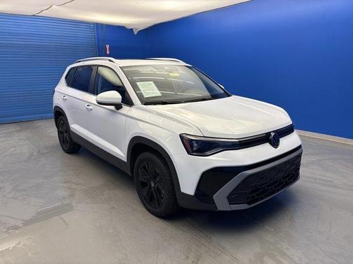 Pure White 2025 Volkswagen Taos 1.5T SE
