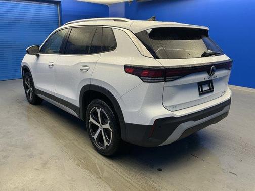 Pure White 2026 Volkswagen Tiguan 2.0T SE