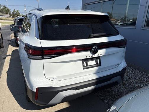 2025 Volkswagen Tiguan 2.0T SE