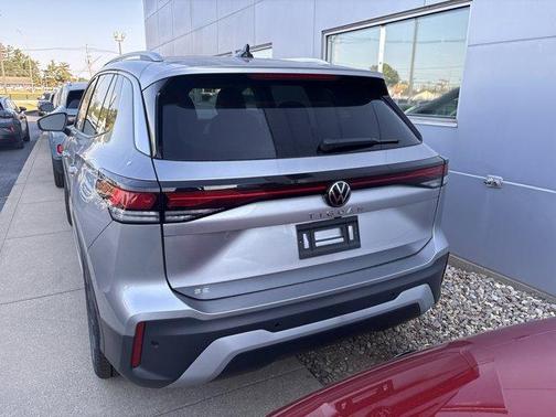 2025 Volkswagen Tiguan 2.0T SE