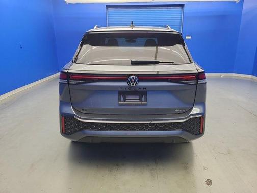 2025 Volkswagen Tiguan 2.0T SE R-Line Black