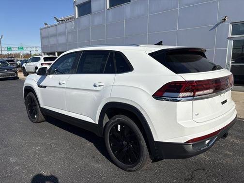 2026 Volkswagen Atlas Cross Sport 2.0T SE