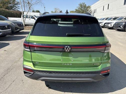 2025 Volkswagen Taos 1.5T SE Black