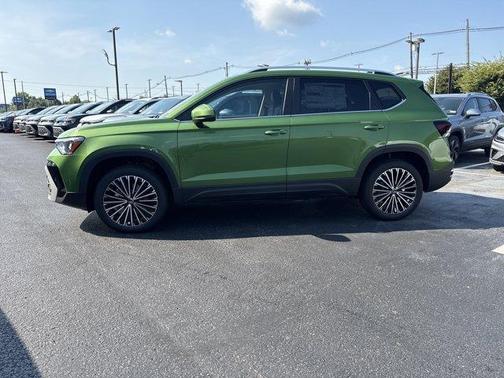 2025 Volkswagen Taos 1.5T SE
