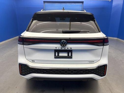 2025 Volkswagen Tiguan 2.0T SE R-Line Black