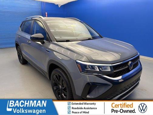 Pure Gray W/Black Roof 2024 Volkswagen Taos 1.5T SE