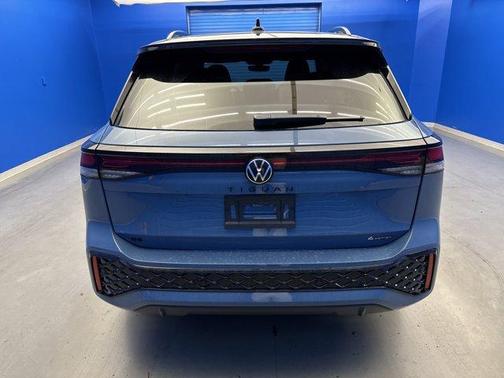 2025 Volkswagen Tiguan 2.0T SE R-Line Black