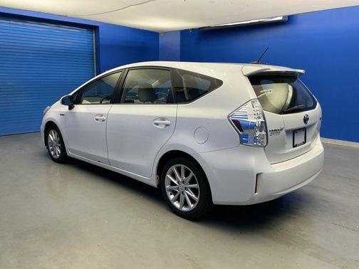 2013 Toyota Prius v Five
