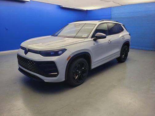 2025 Volkswagen Tiguan 2.0T SE R-Line Black