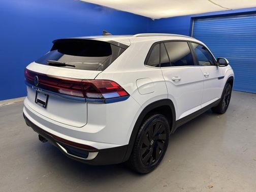 2025 Volkswagen Atlas Cross Sport 2.0T SE w/Technology