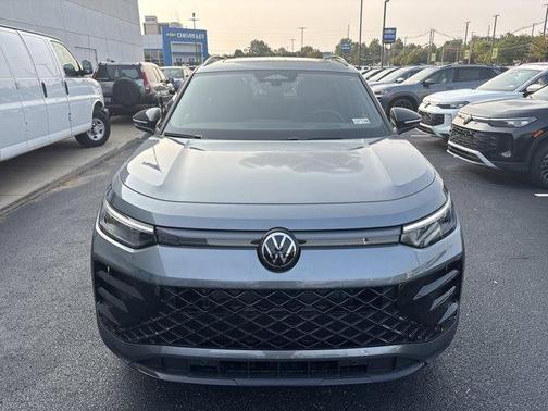 2025 Volkswagen Tiguan 2.0T SE R-Line Black