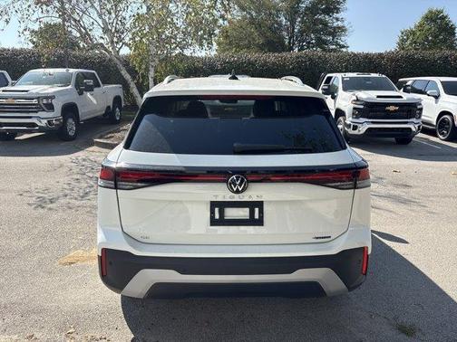 2025 Volkswagen Tiguan 2.0T SE