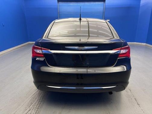 Brilliant Black Crystal Pearl 2011 Chrysler 200 Limited