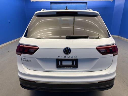 2024 Volkswagen Tiguan 2.0T SE