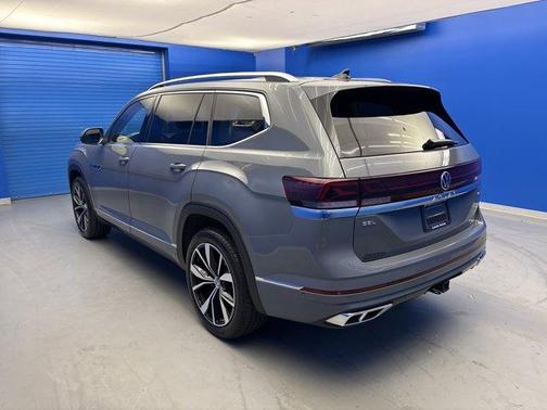 Pure Gray 2026 Volkswagen Atlas 2.0T SEL Premium R-Line