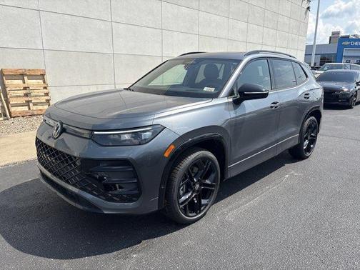 2025 Volkswagen Tiguan 2.0T SE R-Line Black