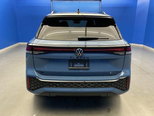 2025 Volkswagen Tiguan 2.0T SE R-Line Black