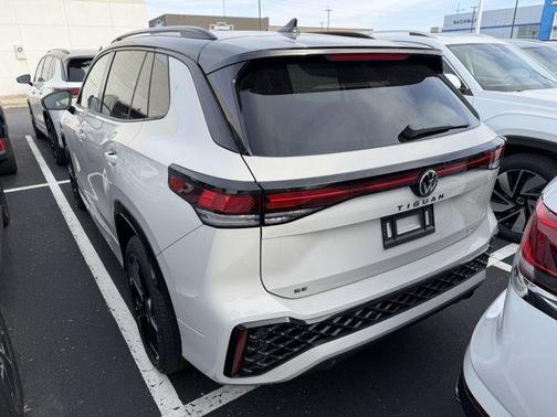 2026 Volkswagen Tiguan 2.0T SE R-Line Black