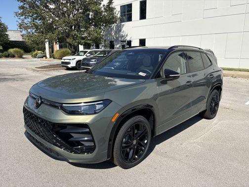 2025 Volkswagen Tiguan 2.0T SE R-Line Black