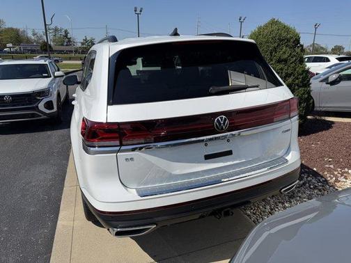 Opal White Pearl 2026 Volkswagen Atlas 2.0T SE W/TECHNOLOGY