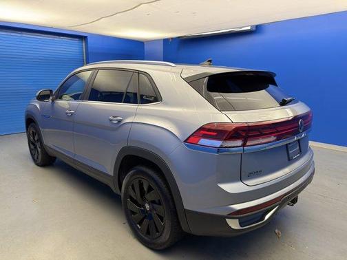 2025 Volkswagen Atlas Cross Sport 2.0T SE w/Technology