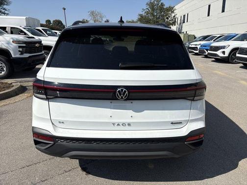 2025 Volkswagen Taos 1.5T SE Black