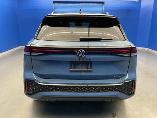 2025 Volkswagen Tiguan 2.0T SE R-Line Black
