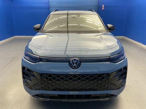2025 Volkswagen Tiguan 2.0T SE R-Line Black
