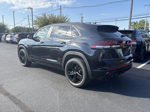 2026 Volkswagen Atlas Cross Sport 2.0T SEL R-Line Black