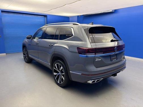 Pure Gray 2025 Volkswagen Atlas 2.0T SEL Premium R-Line