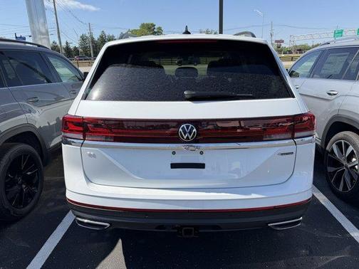 Opal White Pearl 2026 Volkswagen Atlas 2.0T SE W/TECHNOLOGY