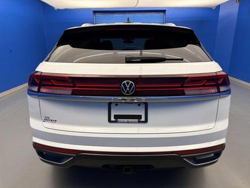 Pure White 2025 Volkswagen Atlas Cross Sport 2.0T SE w/Technology