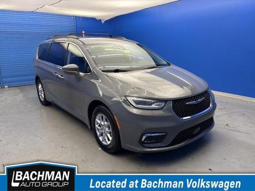 Ceramic Gray Clearcoat 2022 Chrysler Pacifica Touring-L