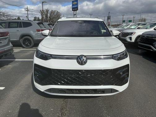 2026 Volkswagen Tiguan 2.0T SEL R-Line Turbo