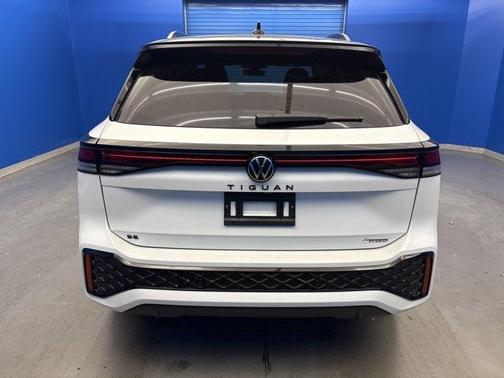 2025 Volkswagen Tiguan 2.0T SE R-Line Black