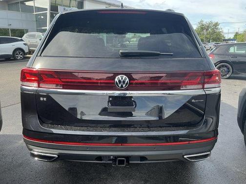 Deep Black Pearl 2026 Volkswagen Atlas 2.0T SE W/TECHNOLOGY