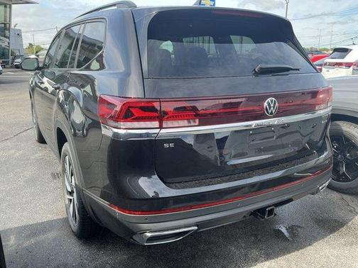 Deep Black Pearl 2026 Volkswagen Atlas 2.0T SE W/TECHNOLOGY