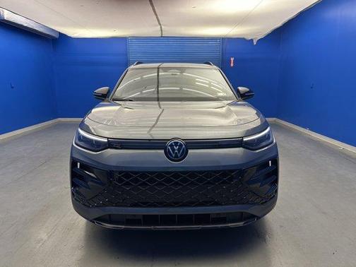 2025 Volkswagen Tiguan 2.0T SE R-Line Black
