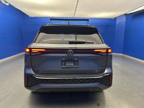 2025 Volkswagen Tiguan 2.0T SE R-Line Black